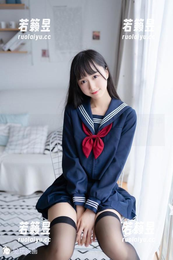 木棉棉OwO清纯水手服白？看起来像高中毕业典礼的现场。