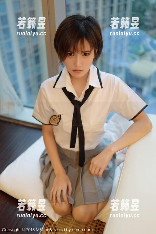 模范学院 - SiByl李思宁的圣诞照片，明明是随性的风格，怎么就这么抓眼球呢？