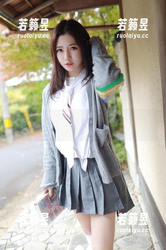 模范学院 - 谁来解读刘飞儿Faye的修女：原图里藏着些啥？