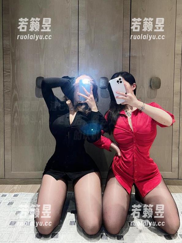 微密圈 - 洁己u新图包：高跟鞋与地心引力的斗争。更新后，你会对重力有更深刻的认识！