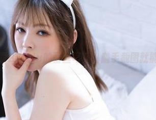 一张白露Bululu的蕾丝写真，随手截图就能成壁纸