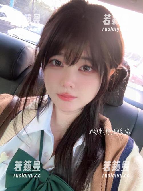 探班眼酱大魔王w的私拍现场！这甜心的表现让我有点意外——好像旋转了。