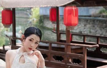 秀人网 – 毛衣的机密在线：FoxYini孟狐狸的作品，每一针每一线都在抖动着小心思。