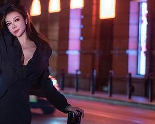 秀人网 – 在MODEL伊若的图库里碰见海边的浪漫，居然有点刻意又有趣。