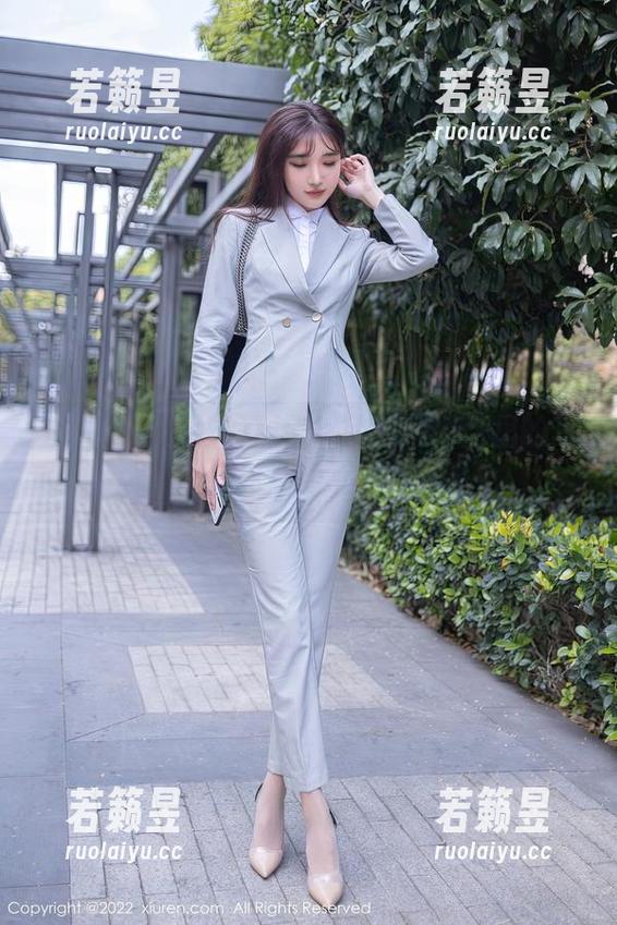秀人网 - 蕾丝的颠覆？伊诺在网盘里的写真，是给你点的‘小福利’！