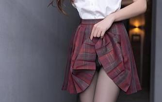 秀人网 – 唐翩翩的最新图包——丝袜也能干架，谁是‘腿’翻的王者？