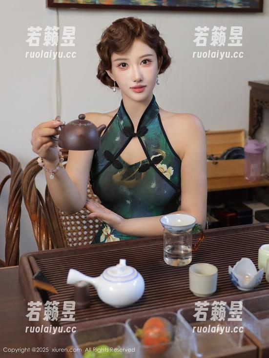 秀人网 - 高清夏馨瑶，运动中依旧自信满满，好像一切都在“我就是我”中。