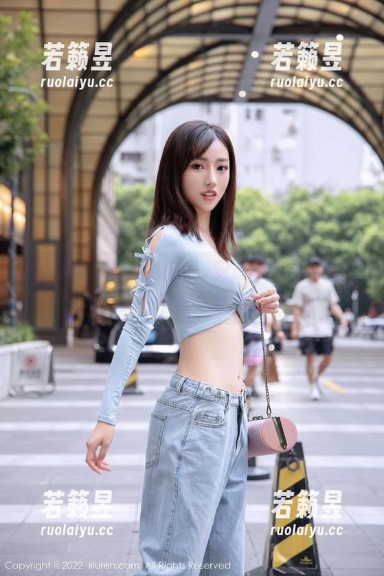 秀人网-安然 秀人网 - 白衬衫加持,安然如何在高清写真集中留下悬念?