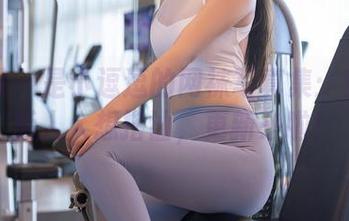 秀人网 – 是小逗逗的网袜写真集：穿上之后人人想搭讪，更新来啦！