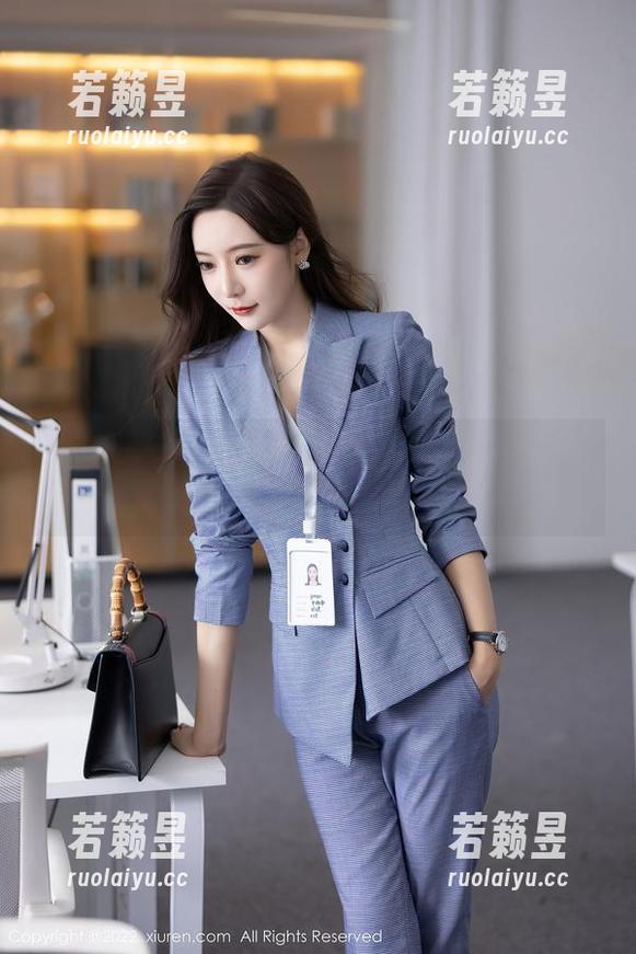 秀人网 - 免费陪伴：看邹晶晶如何冲击瑜伽界的滑稽图片!