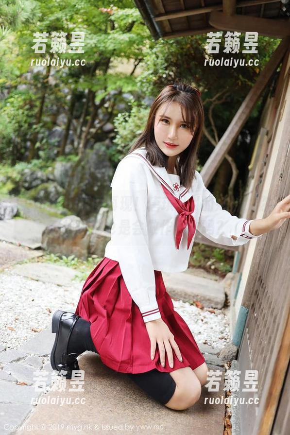 美媛馆-唐琪儿il 美媛馆 - 原图再现!唐琪儿il的妹妹,你相信她也是会做作业的吗?