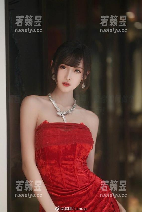 腐团儿Ikaros 腐团儿Ikaros的私房写真,教你如何做个“路人女主”只需三步!