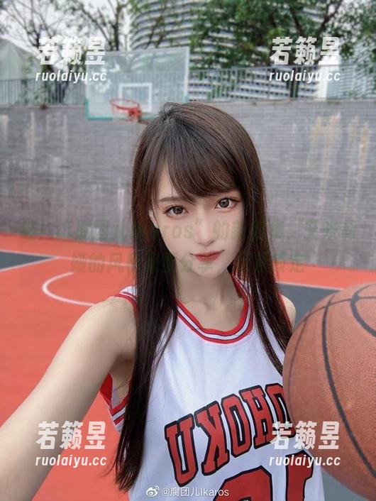 哇！“腐团儿Ikaros”的新图集，艾米莉娅的风格又要分享，赶紧锁定