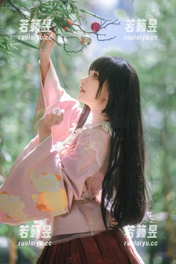 花柒Hana写实影响力——短裙也能救世主，无圣光套图让我重新定义“视力”。