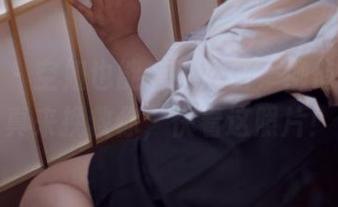菠萝社 – 空姐也能有小烦恼，柳侑绮的写真来挽救你，快看这照片！