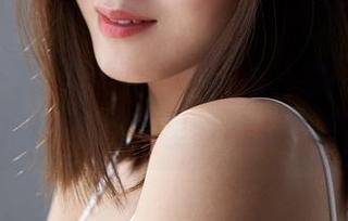 蜜桃社 – 如果修女也爱自拍，那一定是杏子的图集！资源里面都有小惊喜！