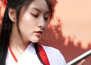 蜜桃社 – 泳池里的米琪MIKI，夏天的风光，我的网盘还在gemütlich（悠然）中发呆。