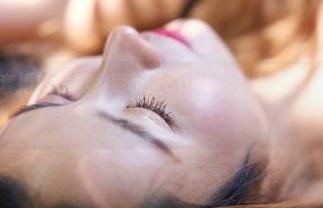 蜜桃社 – 一套婚纱写真，索菲娅Sophia让我纠结：是裙子好，还是……