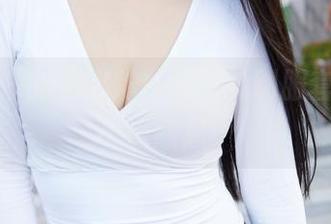 蜜桃社 – 新鲜出炉！美绪的制服套图，有点意思
