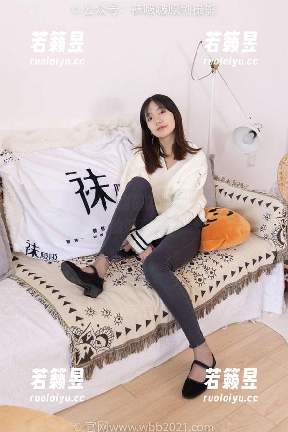 袜啵啵 - 观看甜甜圈的校服花絮合辑，真的好有趣！