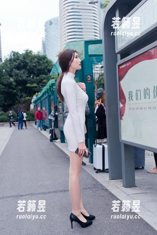 魔镜街拍-婷婷 魔镜街拍 - 午后休闲,婷婷的灰裙作品真让人忍不住多看几遍!