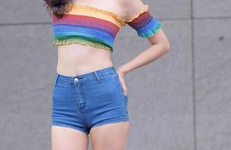 魔镜街拍的黑丝OL合集，穿个高跟走路就是潮流走秀？