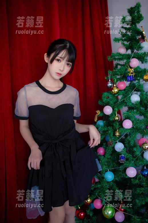 鳗鱼霏儿 鳗鱼霏儿教室的美图,旁听中间,还有点小撩哦