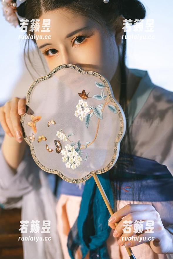 不只是汉服，私房里藏着鹿八岁baby的洒脱风格