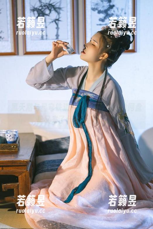 黑天鹅与星穹铁道，鹿八岁baby的网盘里又来了什么奇葩作品？