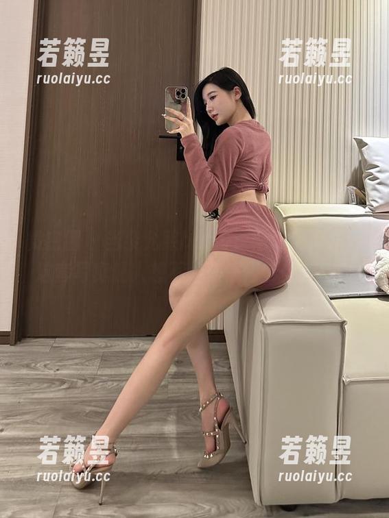 黎允熙baby 微密圈 - 当黎允熙baby深陷红色海洋:这套写真让人想不起来任何其他颜色!